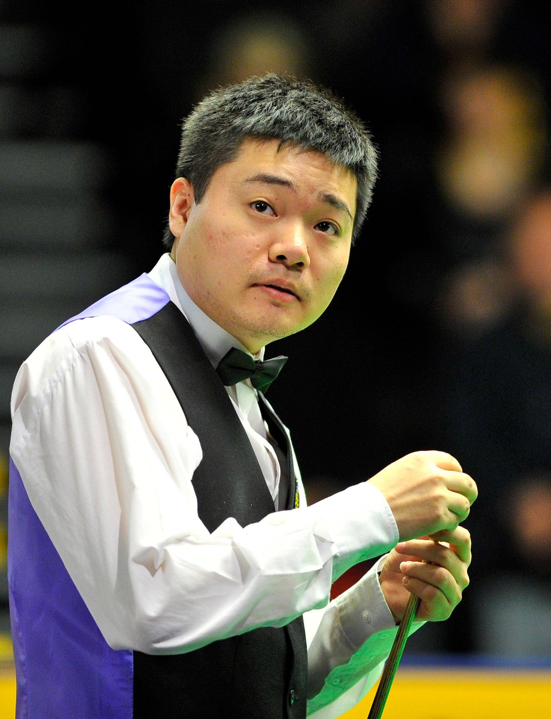 他尤其强调 他尤其强调